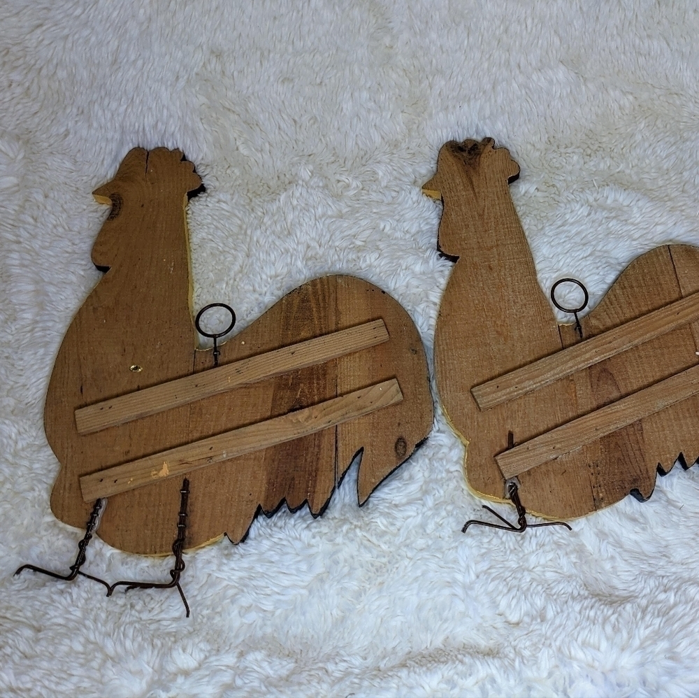 Set of Two Vintage Wood and Metal Rooster Wall Decorations - Sold As-Is - Picture 5 of 6